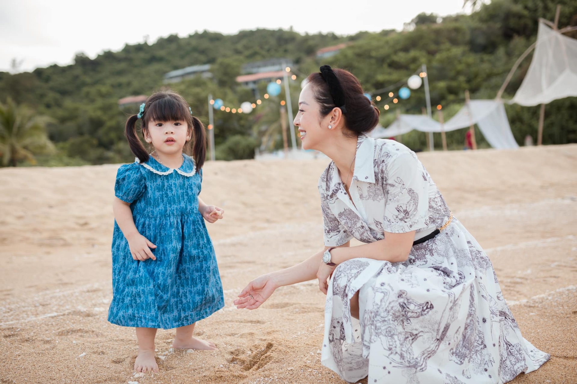 Con trai Jennifer Phạm cao vượt cả mẹ lẫn bố dượng - Ảnh 2