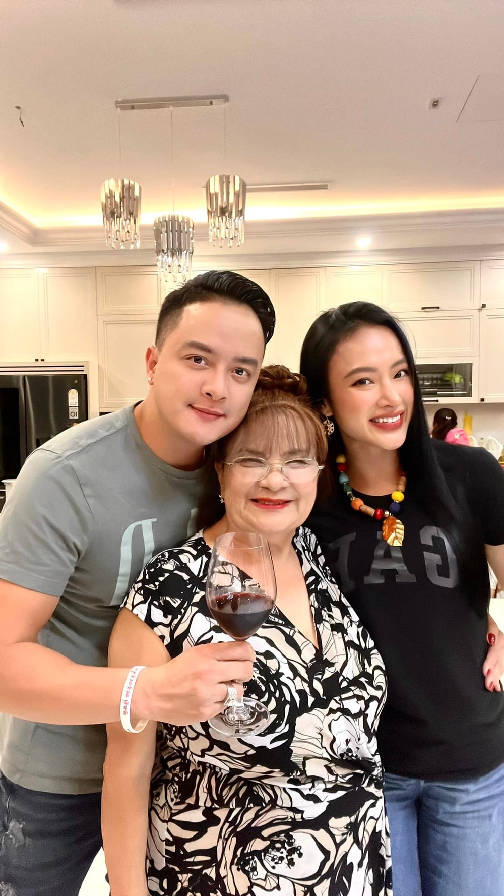 Angela Phương Trinh đi du lịch cùng mẹ con Cao Thái Sơn - Ảnh 8