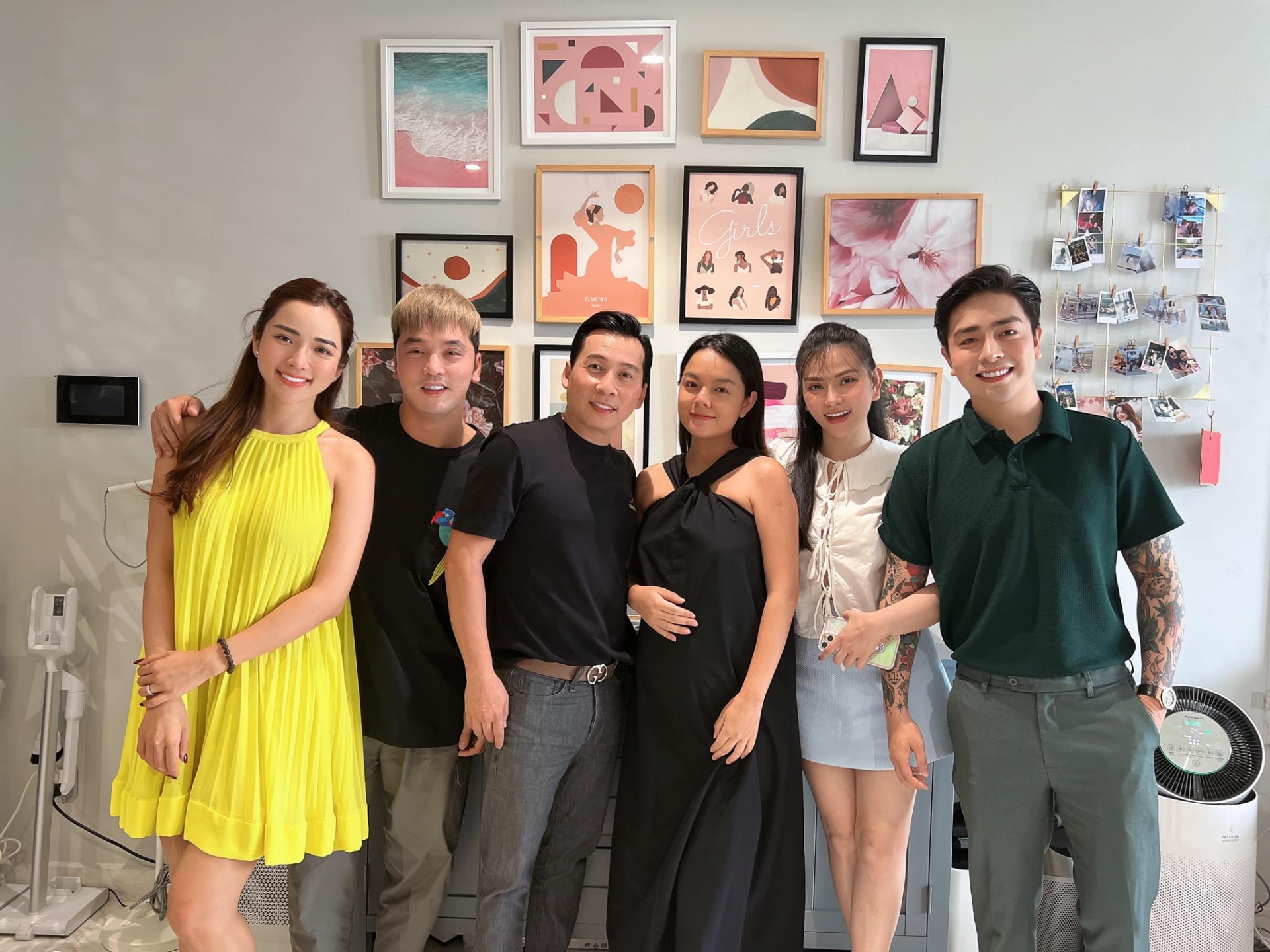 Phạm Quỳnh Anh lần đầu lộ diện sau khi sinh con thứ 3, nhan sắc ra sao?  - Ảnh 1