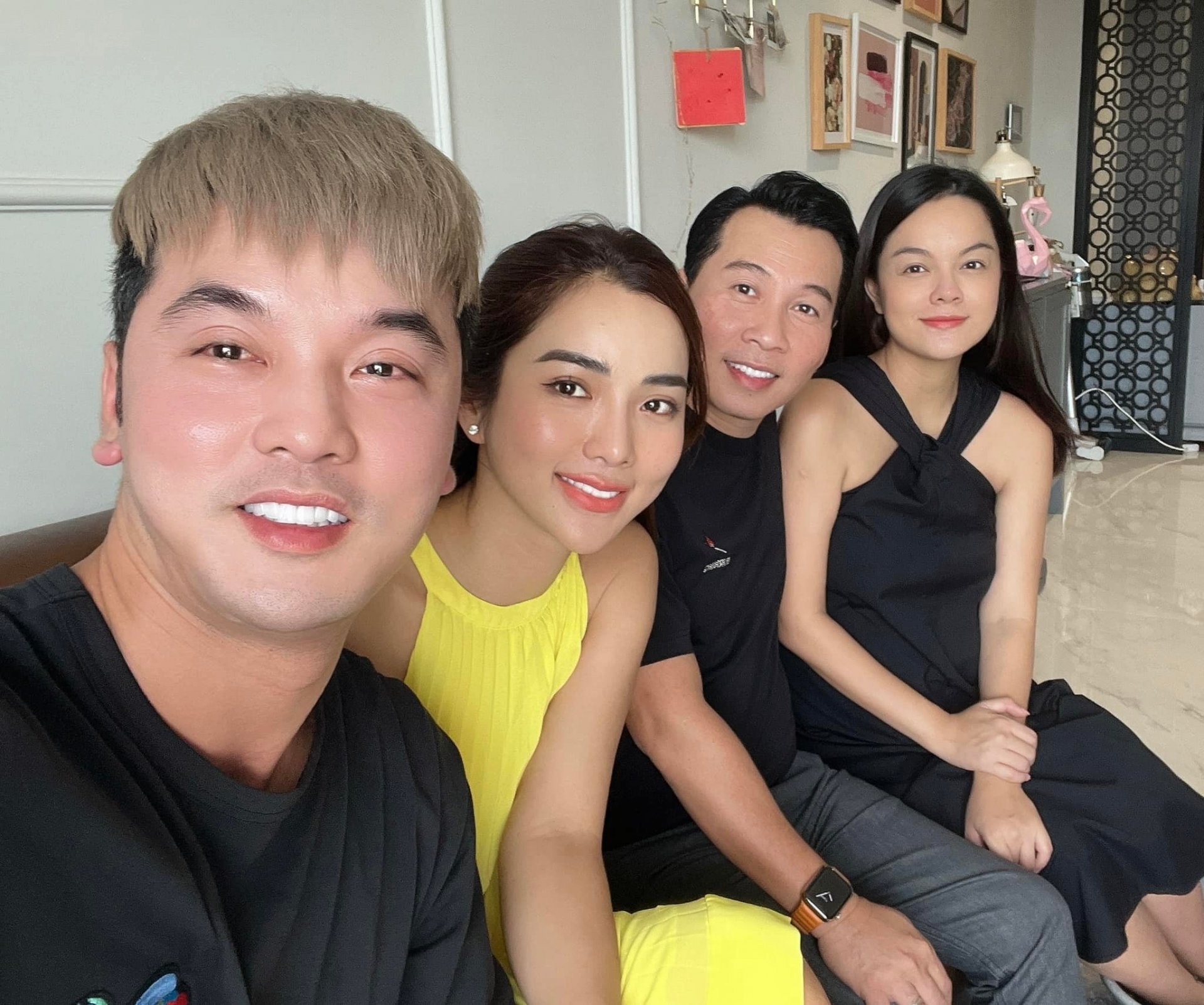 Phạm Quỳnh Anh lần đầu lộ diện sau khi sinh con thứ 3, nhan sắc ra sao?  - Ảnh 2