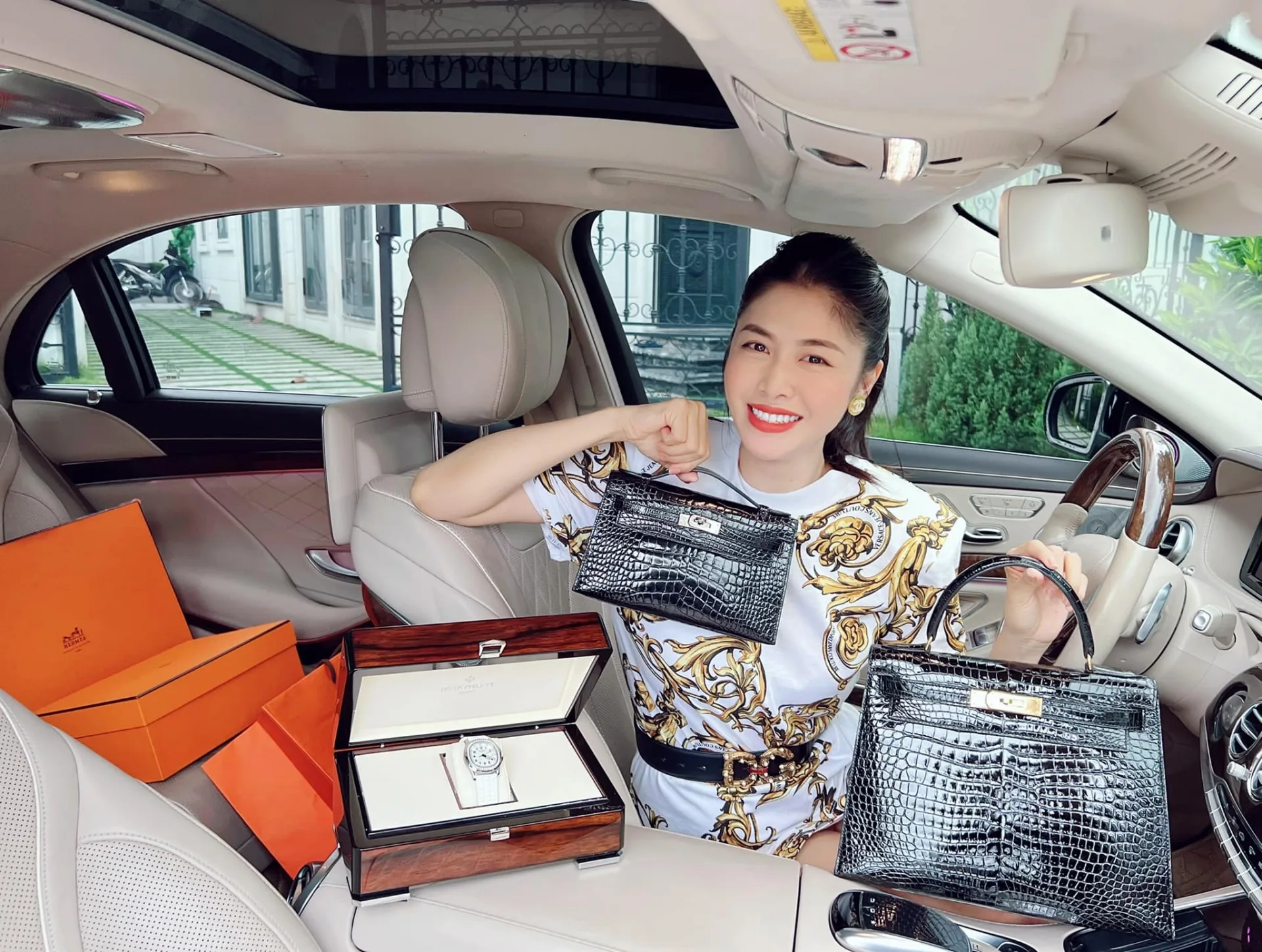 Vợ Đăng Khôi sung sướng khi được chồng tặng đồng hồ xa xỉ, túi hiệu hơn 5 tỷ đồng - Ảnh 3