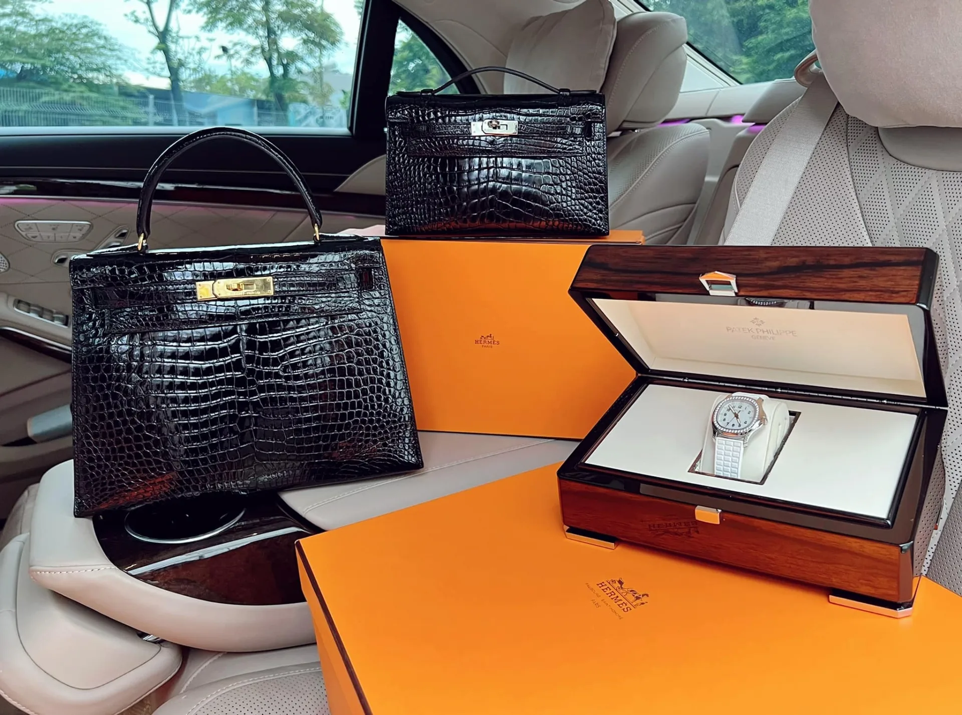 Vợ Đăng Khôi sung sướng khi được chồng tặng đồng hồ xa xỉ, túi hiệu hơn 5 tỷ đồng - Ảnh 7