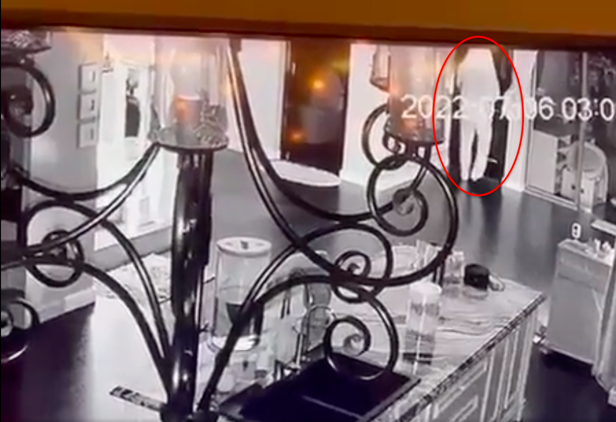 Cao Thái Sơn đăng clip trộm vào nhà, phá két sắt lúc 3h sáng - Ảnh 1