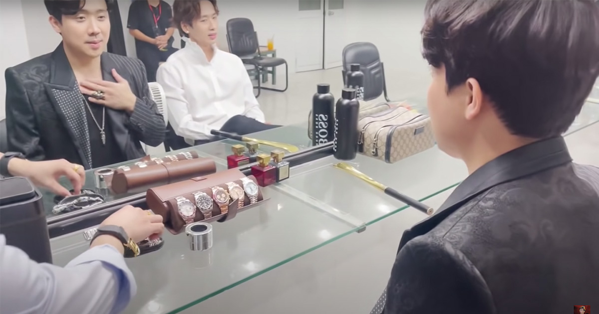 Unbox đồ đi làm của Trấn Thành: Trang sức giá trị bằng 6 căn nhà, có cả 4 chai nước mắm