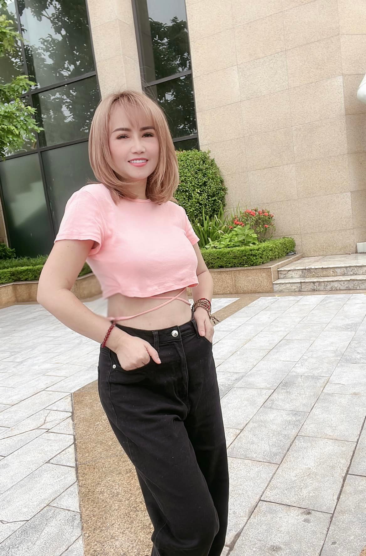 Diễn viên Hoàng Yến khoe vòng eo 63 cm ở tuổi U50 - Ảnh 1