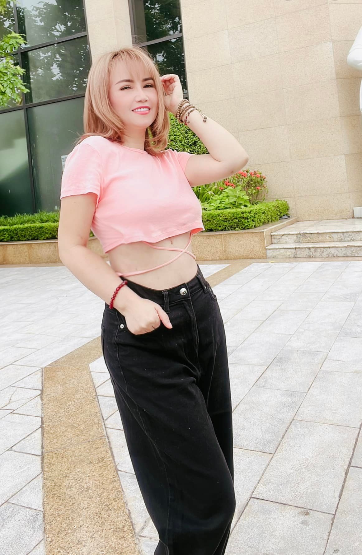 Diễn viên Hoàng Yến khoe vòng eo 63 cm ở tuổi U50 - Ảnh 4