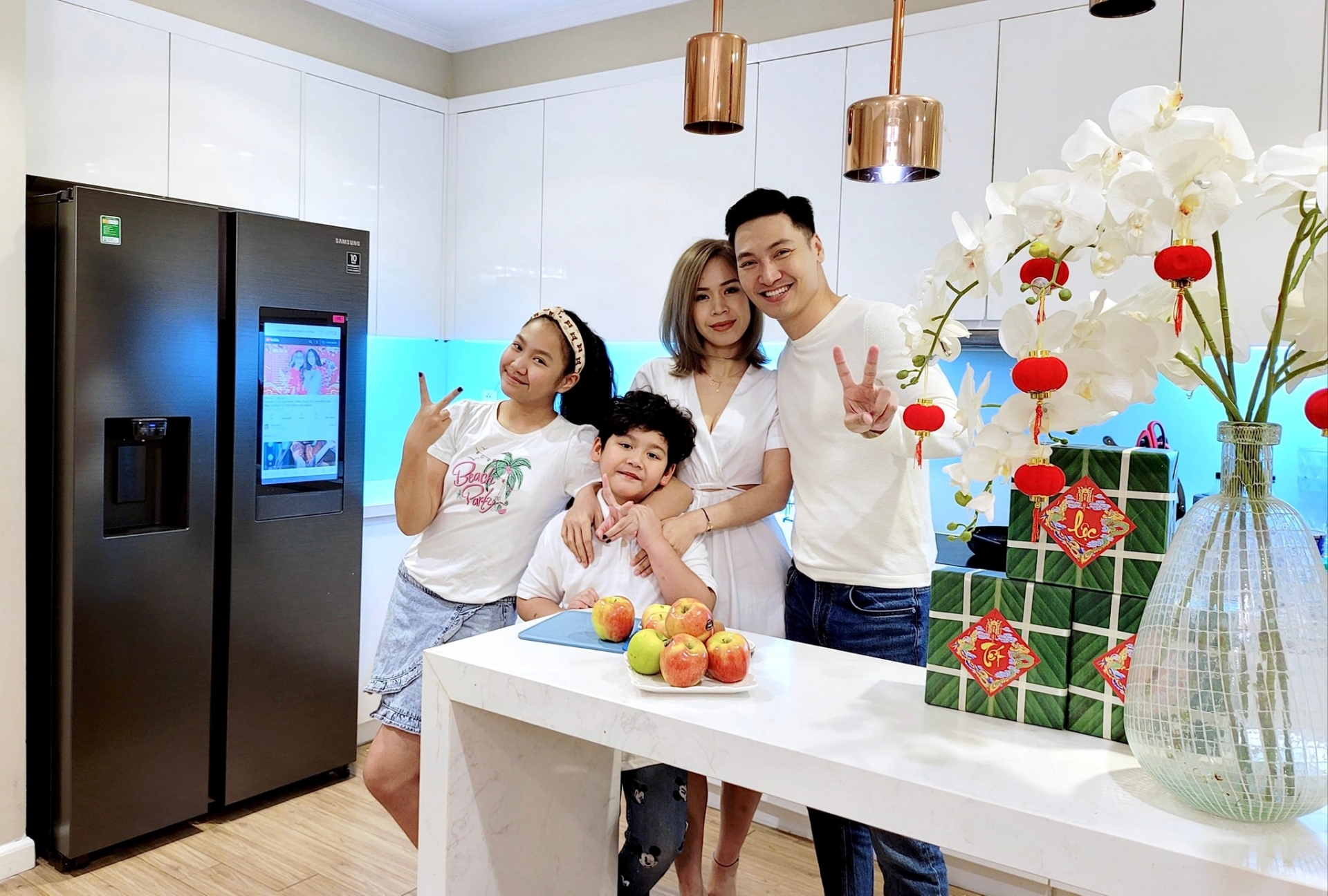 Mạnh Trường khoe ảnh năm lớp 11 với bà xã, tiết lộ 