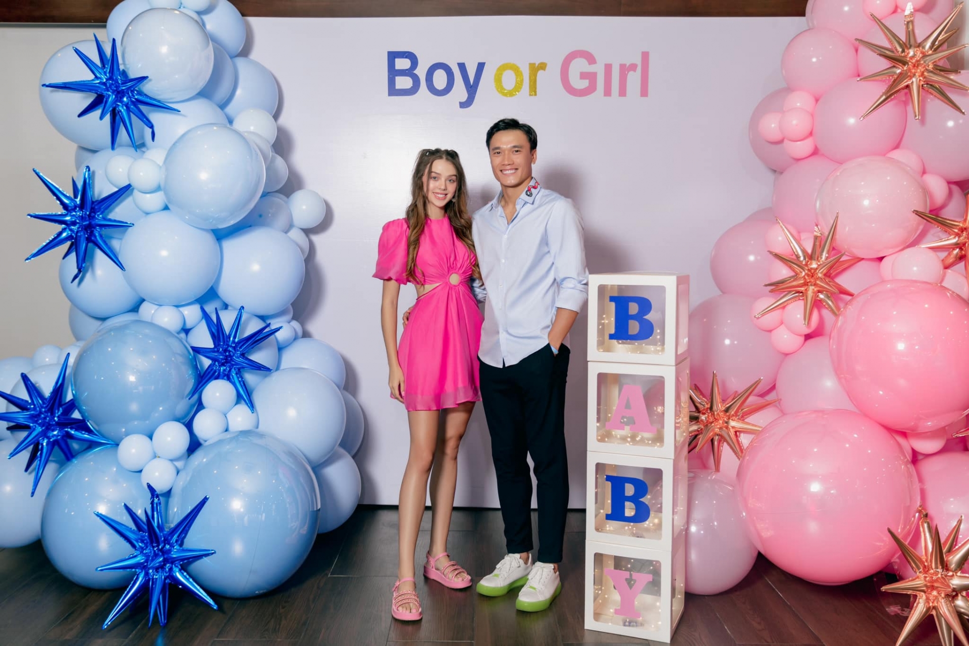 Vợ Bùi Tiến Dũng lộ mặt mộc khác xa trên ảnh khi mang bầu con đầu lòng - Ảnh 2