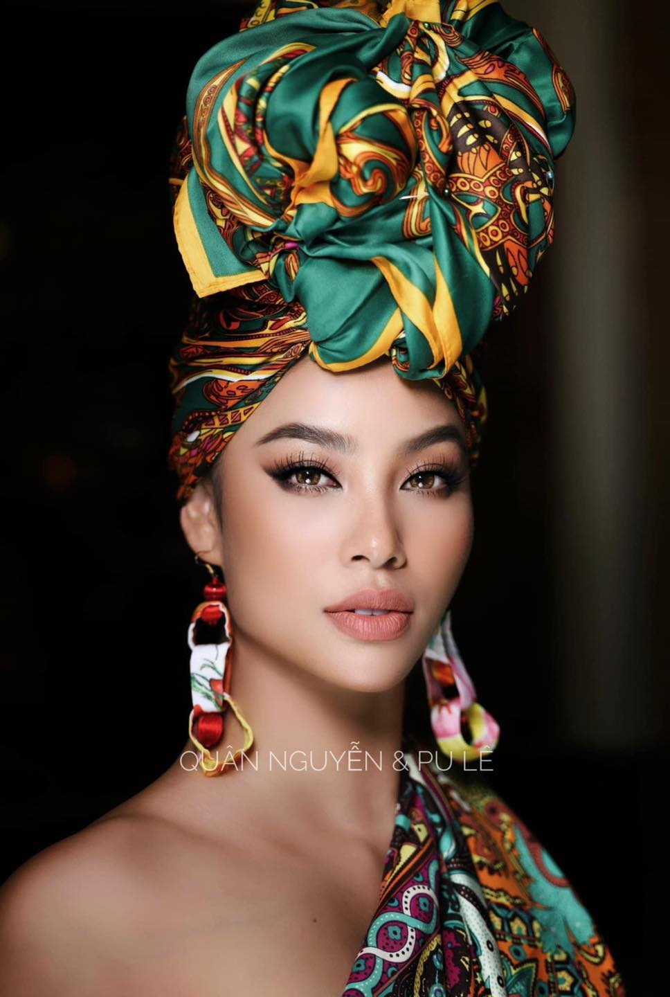 Phạm Hương nói nhường hào quang cho các em nhưng chụp 1000 bộ ảnh mới - Ảnh 3