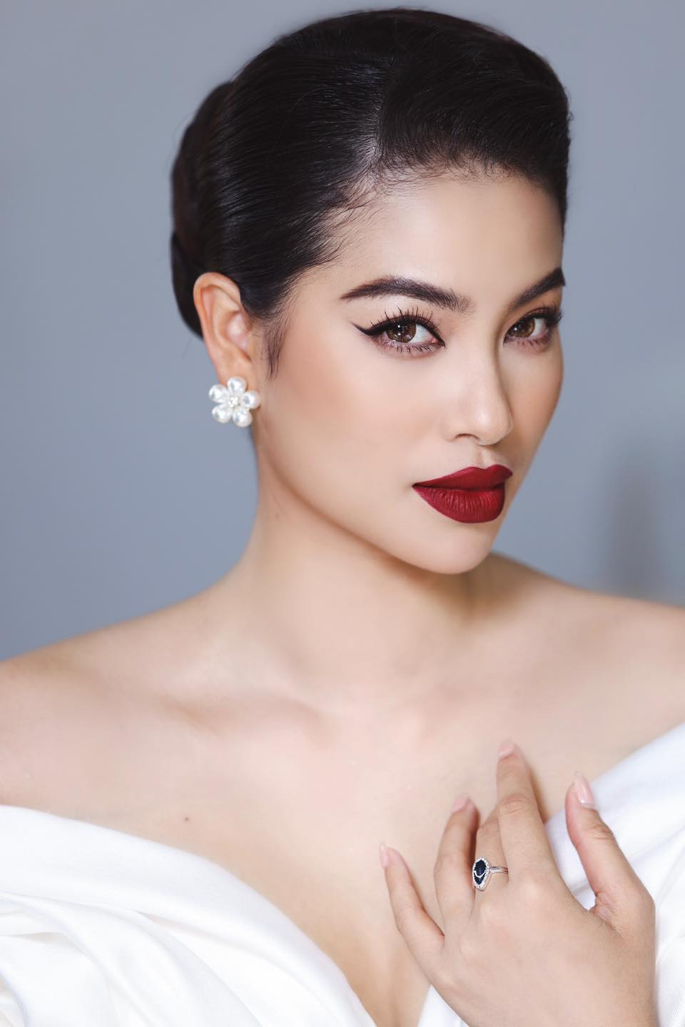 Phạm Hương nói nhường hào quang cho các em nhưng chụp 1000 bộ ảnh mới - Ảnh 4