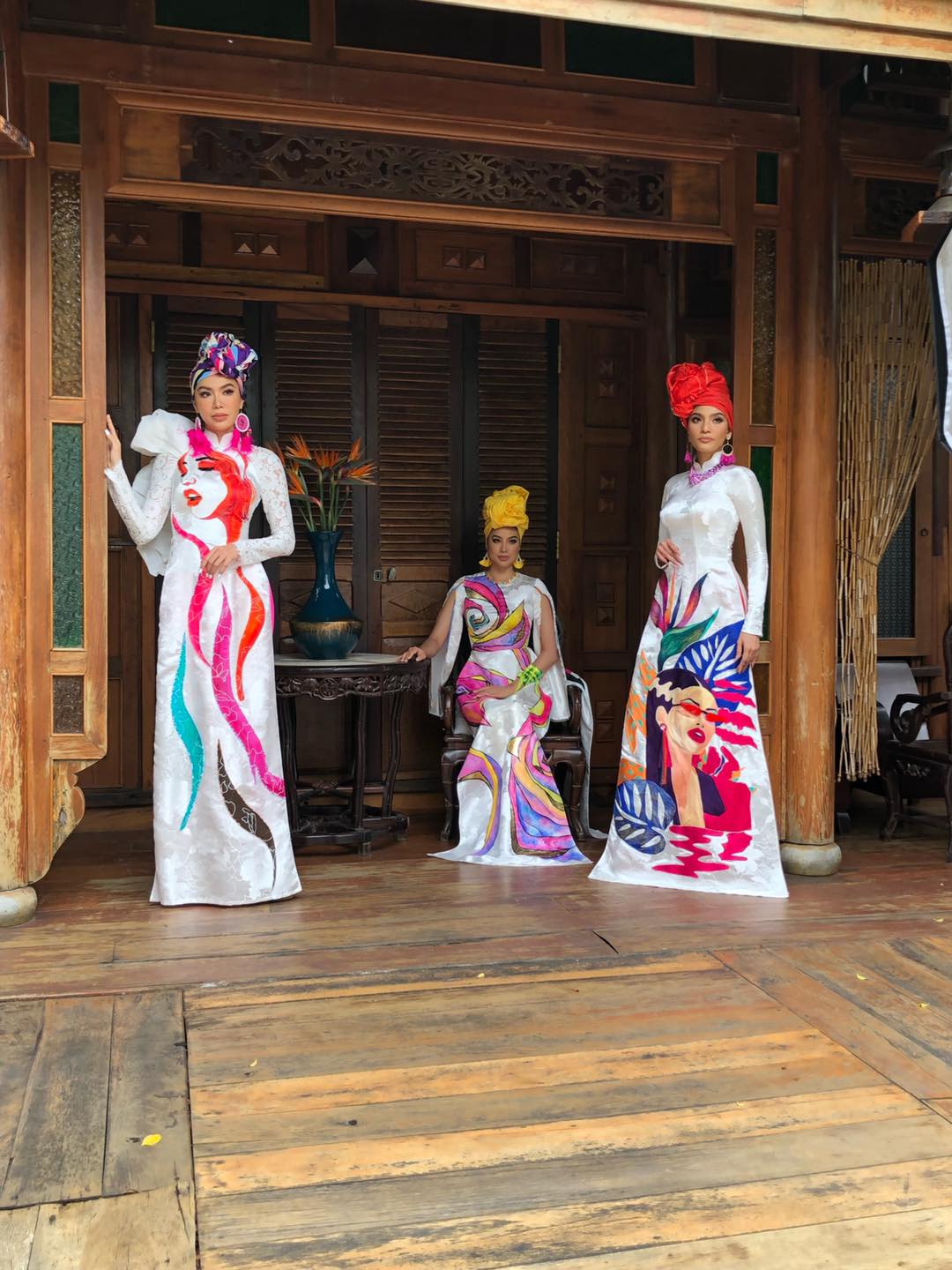 Phạm Hương nói nhường hào quang cho các em nhưng chụp 1000 bộ ảnh mới - Ảnh 5