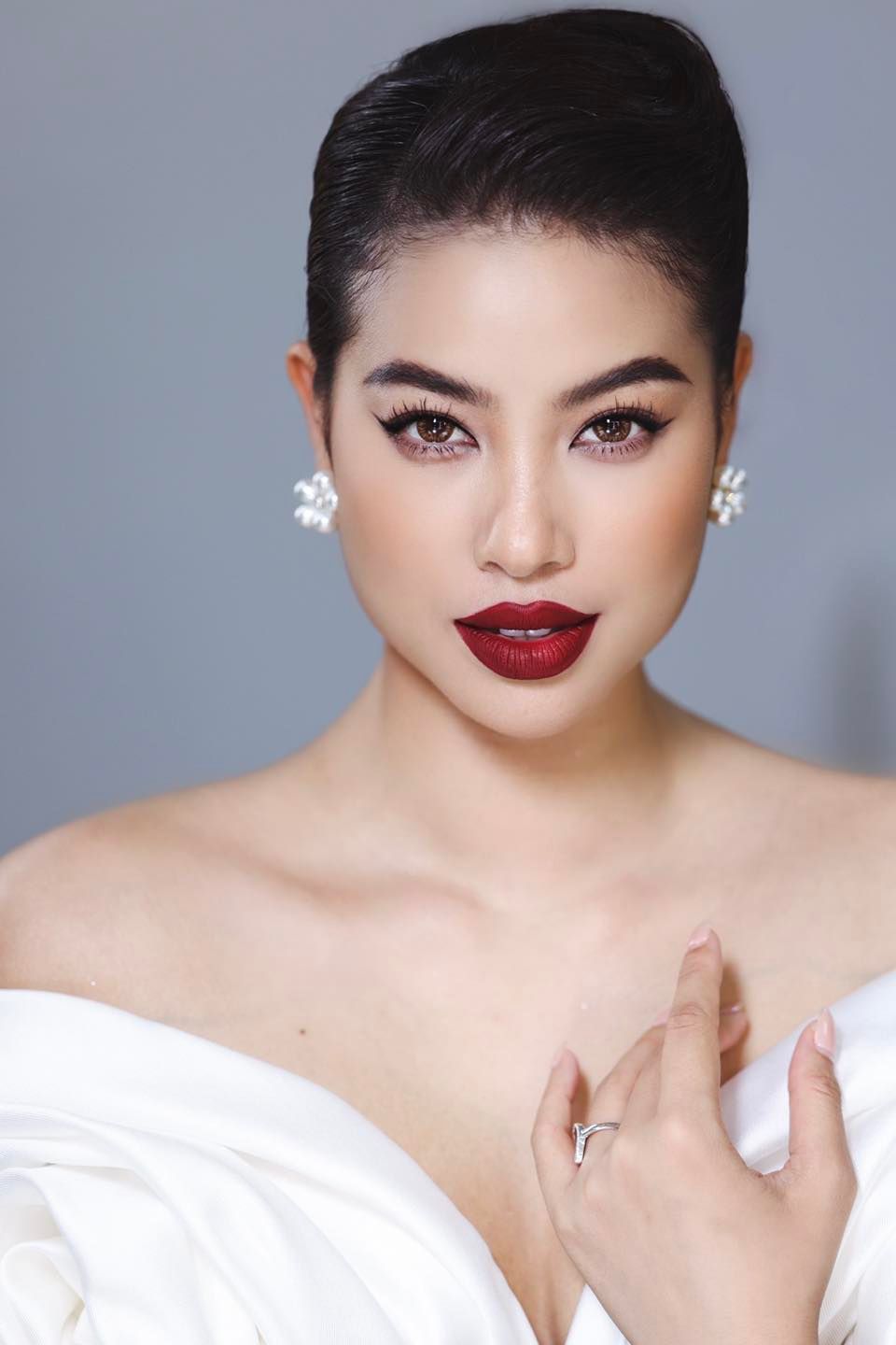 Phạm Hương nói nhường hào quang cho các em nhưng chụp 1000 bộ ảnh mới - Ảnh 7