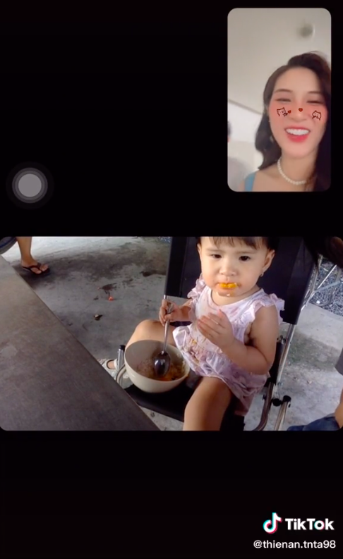 Con gái Jack - Thiên An 14 tháng tuổi đã tự lập làm mọi thứ vì mẹ bận đi làm - Ảnh 7