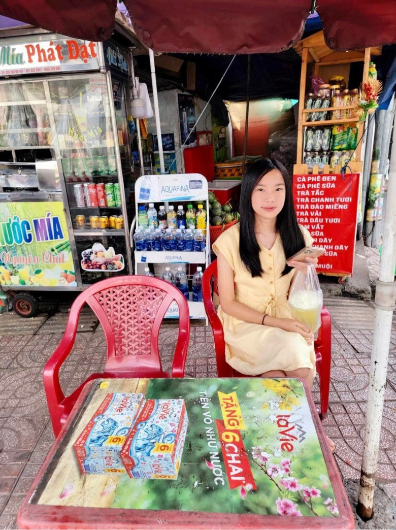 Cháu nội tỷ phú Hoàng Kiều 14 tuổi chân dài miên man, sống giản dị dù là tiểu thư - Ảnh 7