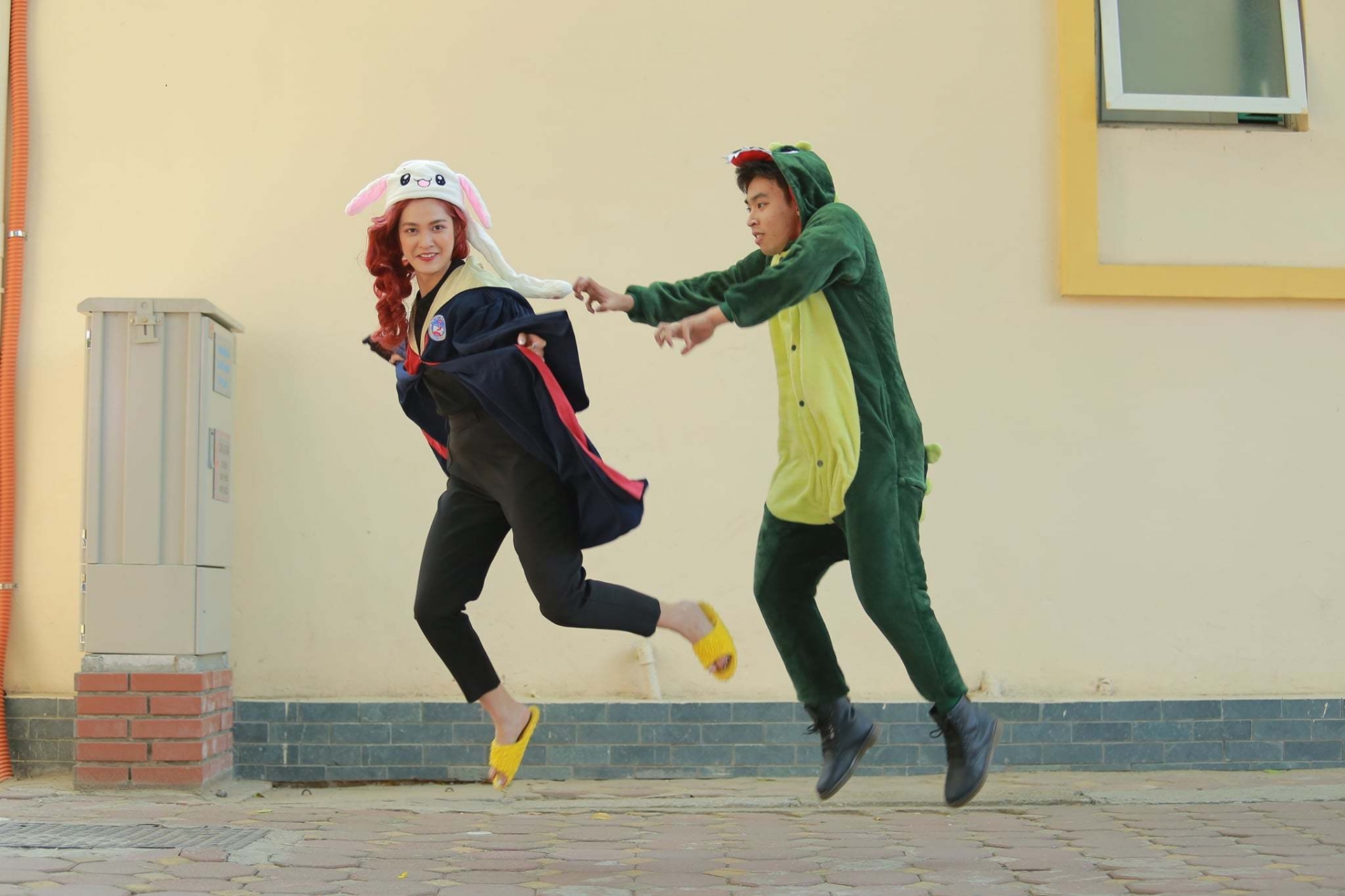 Loạt ảnh thời đi học nhắng nhít của Tân Hoa hậu Nông Thúy Hằng - Ảnh 1