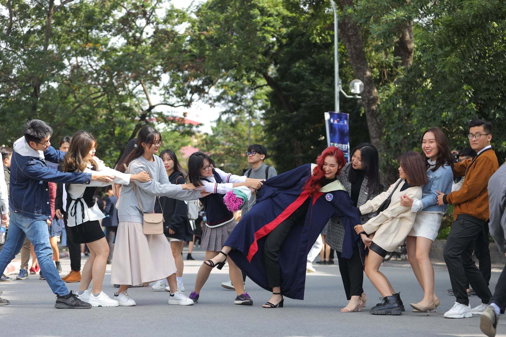 Loạt ảnh thời đi học nhắng nhít của Tân Hoa hậu Nông Thúy Hằng - Ảnh 4