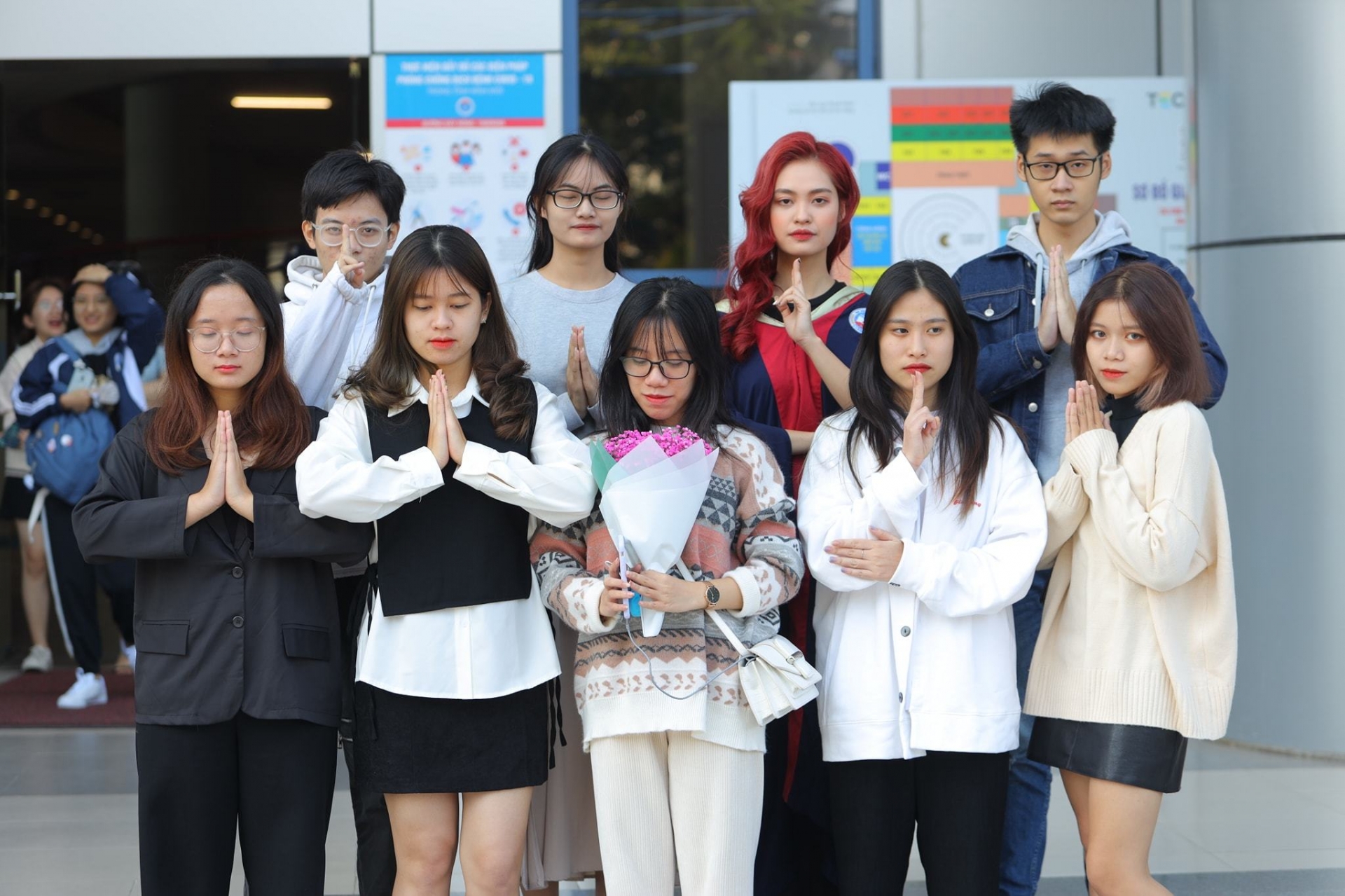 Loạt ảnh thời đi học nhắng nhít của Tân Hoa hậu Nông Thúy Hằng - Ảnh 6