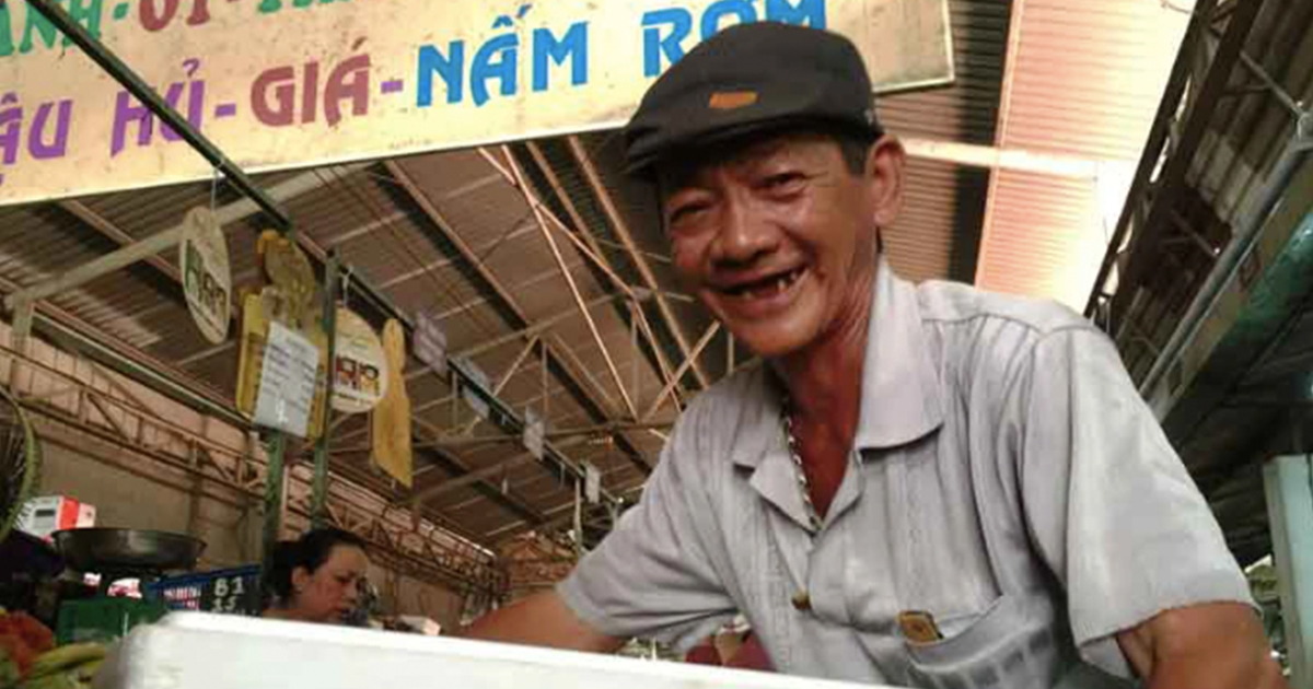 Người quét rác trúng số 2,3 tỷ sau 6 năm: Mỗi ngày vợ phát chẩn 150k