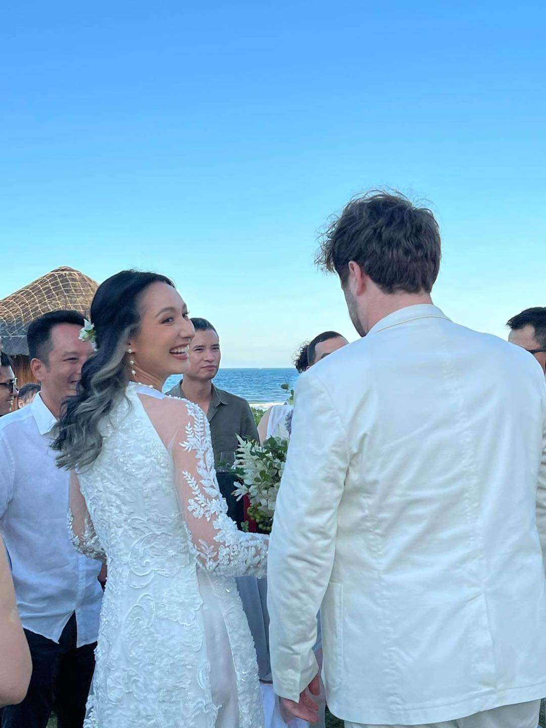 Vợ chồng Mỹ Linh tổ chức đám cưới chỉ vài chục người cho con gái Anna Trương ở Việt Nam - Ảnh 2