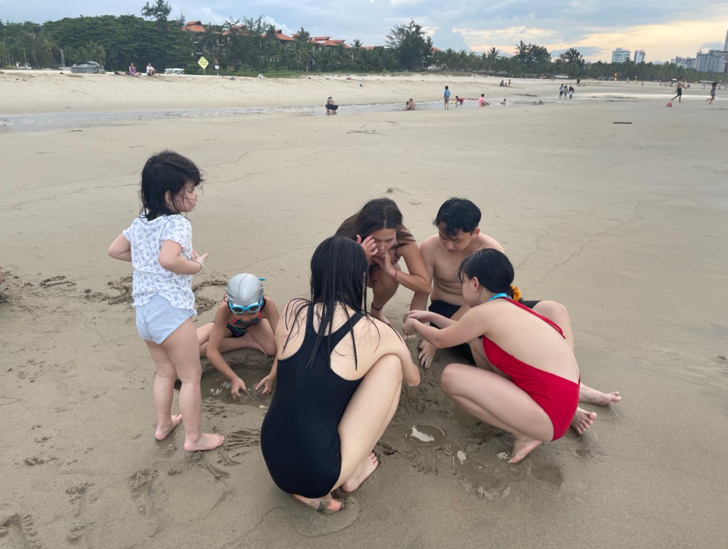 Con gái 19 tuổi của Phượng Chanel ngày càng quyến rũ, chuộng mốt da rám nắng - Ảnh 3