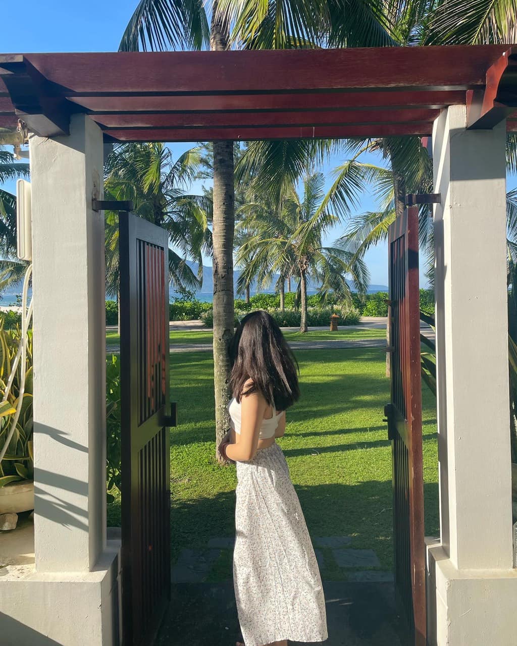 Con gái 19 tuổi của Phượng Chanel ngày càng quyến rũ, chuộng mốt da rám nắng - Ảnh 5