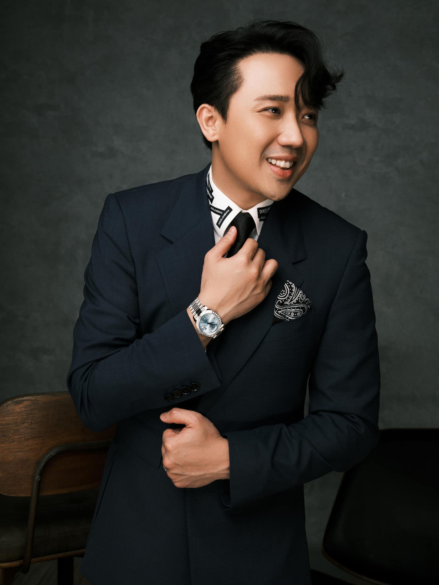 Trấn Thành đăng ảnh hôn má Hari Won sau khi phủ nhận ly hôn - Ảnh 1