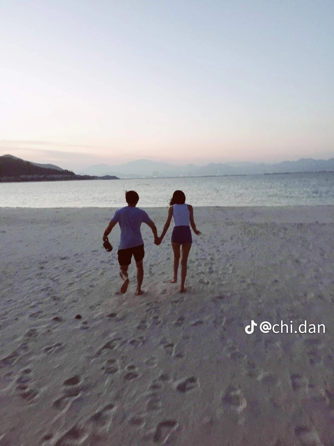 Chi Dân công khai loạt ảnh tình tứ bên người yêu, netizen nháo nhào gọi tên Lan Ngọc - Ảnh 4