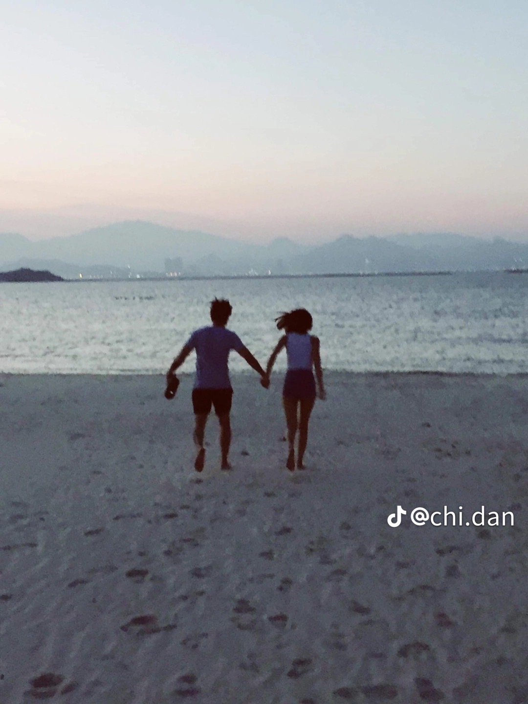 Chi Dân công khai loạt ảnh tình tứ bên người yêu, netizen nháo nhào gọi tên Lan Ngọc - Ảnh 5