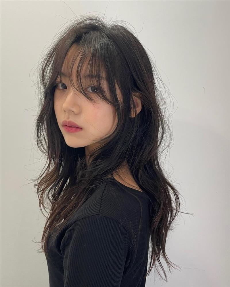 20 kiểu tóc mái bay phù hợp với mọi khuôn mặt? Jennie, Lisa (BLACKPINK) đều đã thử qua! - Ảnh 1