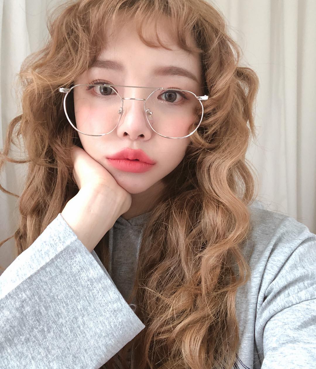 20 kiểu tóc mái bay phù hợp với mọi khuôn mặt? Jennie, Lisa (BLACKPINK) đều đã thử qua! - Ảnh 4