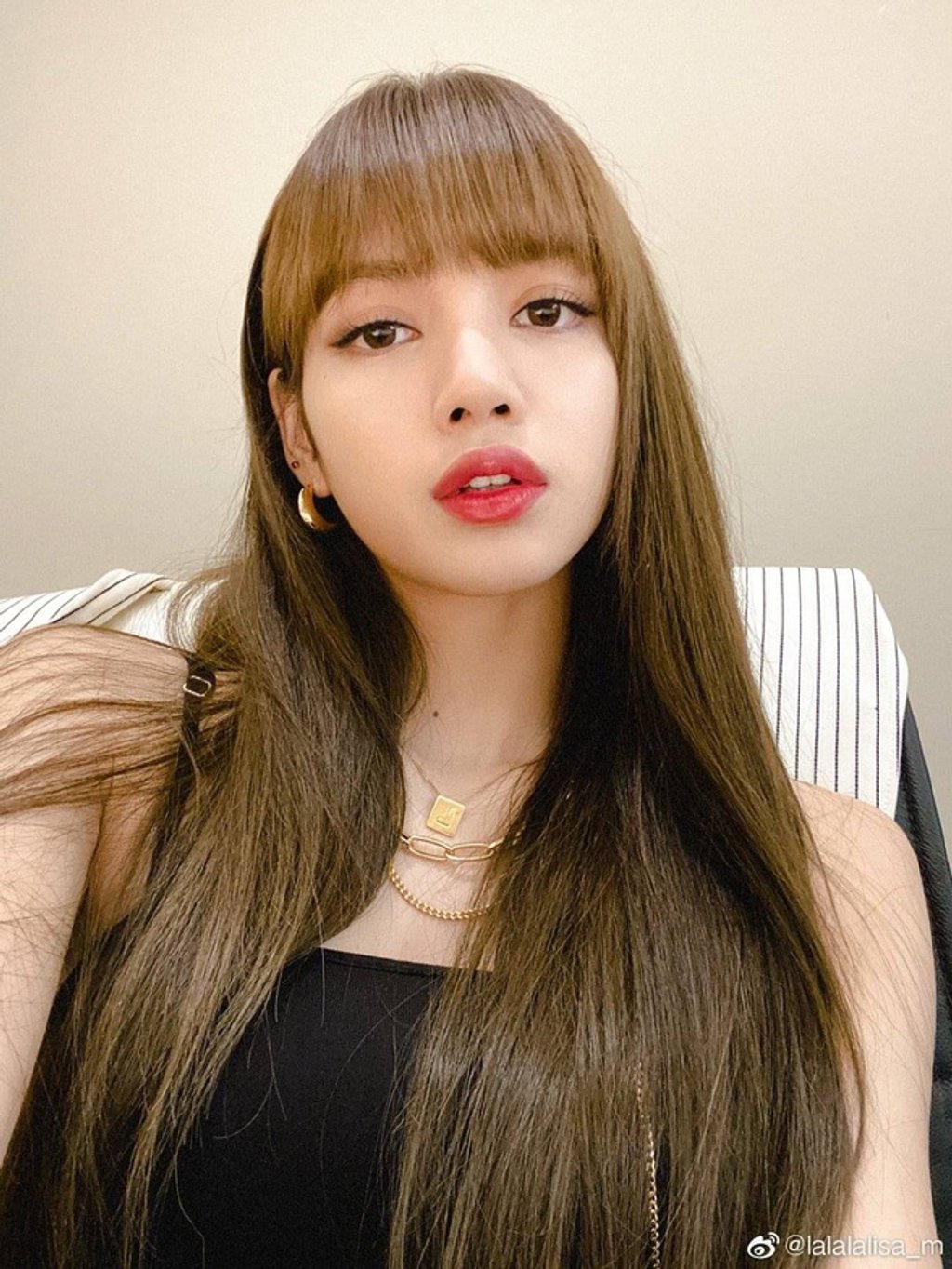 20 kiểu tóc mái bay phù hợp với mọi khuôn mặt? Jennie, Lisa (BLACKPINK) đều đã thử qua! - Ảnh 4