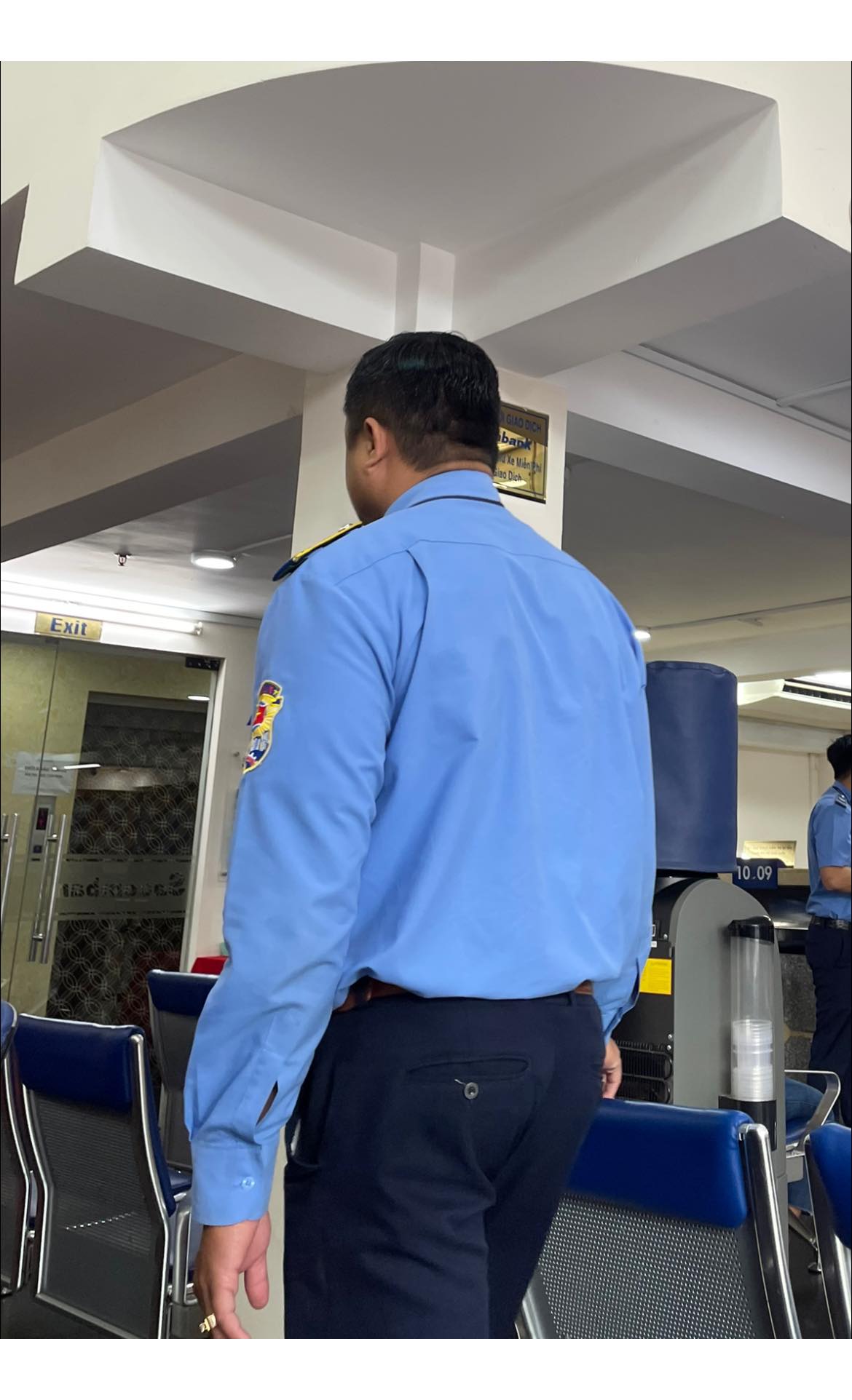 Midu chia sẻ câu chuyện xúc động ở ngân hàng, khiến cô trân trọng mọi ngành nghề - Ảnh 1