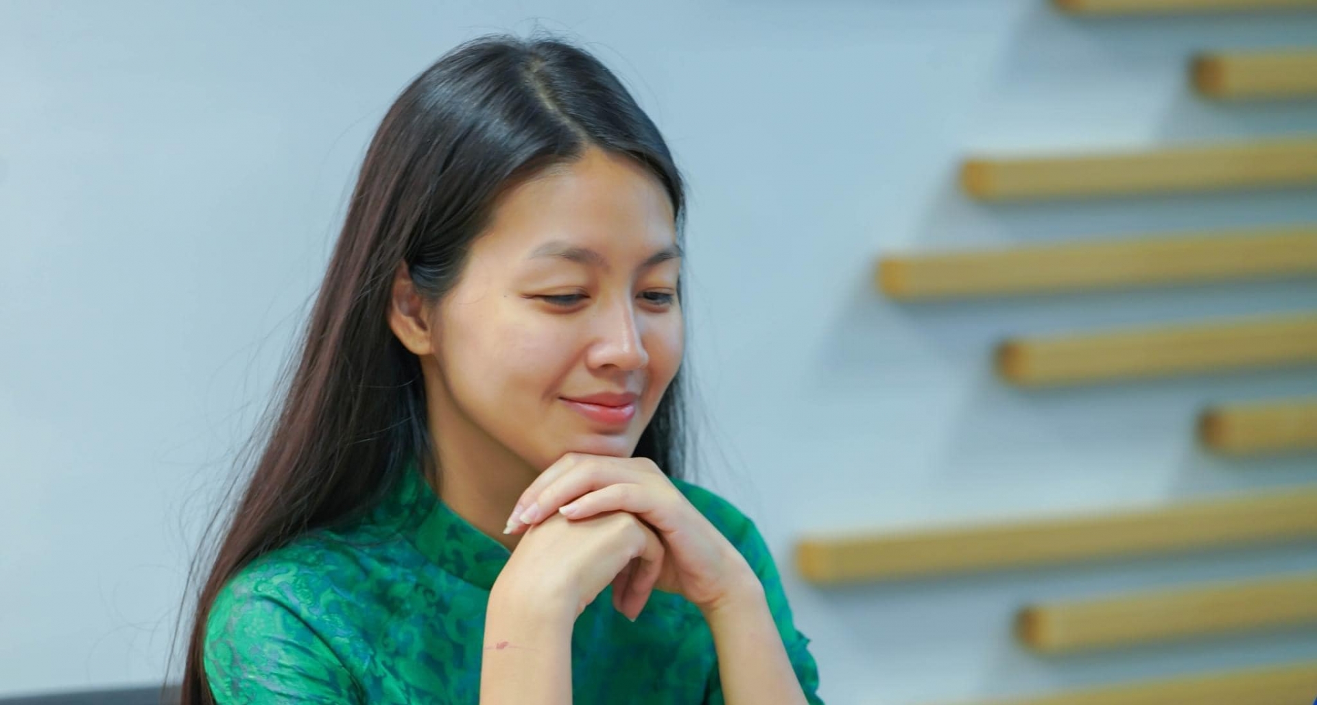 Làm MC nhưng suốt 10 năm, Hồng Nhung VTV chưa từng làm điều này khi lên hình - Ảnh 1