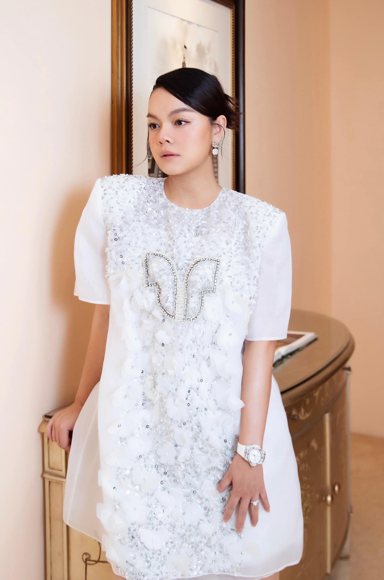 Phạm Quỳnh Anh chạy show sau 18 ngày sinh nở: Vóc dáng thon gọn nhưng 