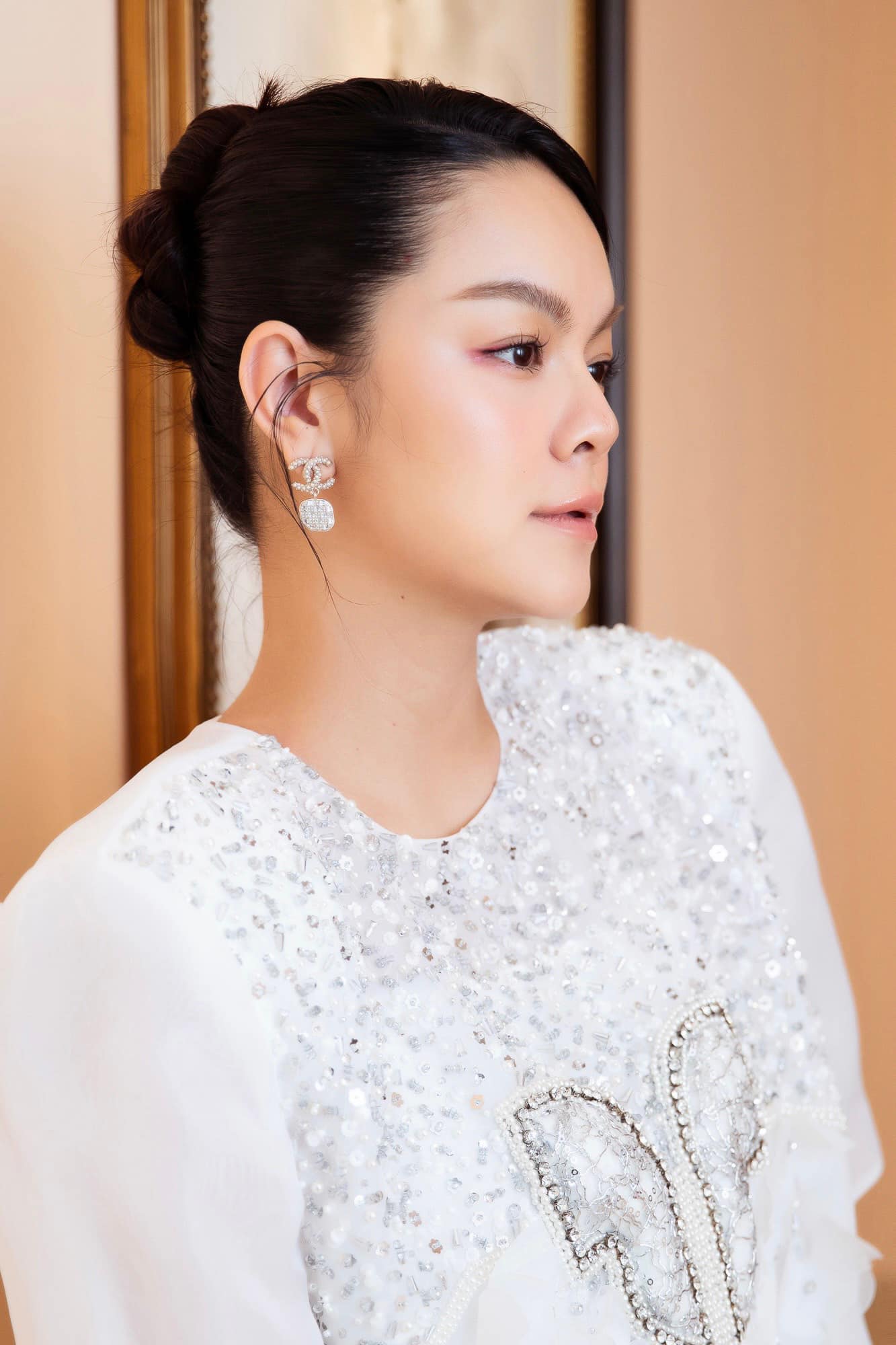 Phạm Quỳnh Anh chạy show sau 18 ngày sinh nở: Vóc dáng thon gọn nhưng 