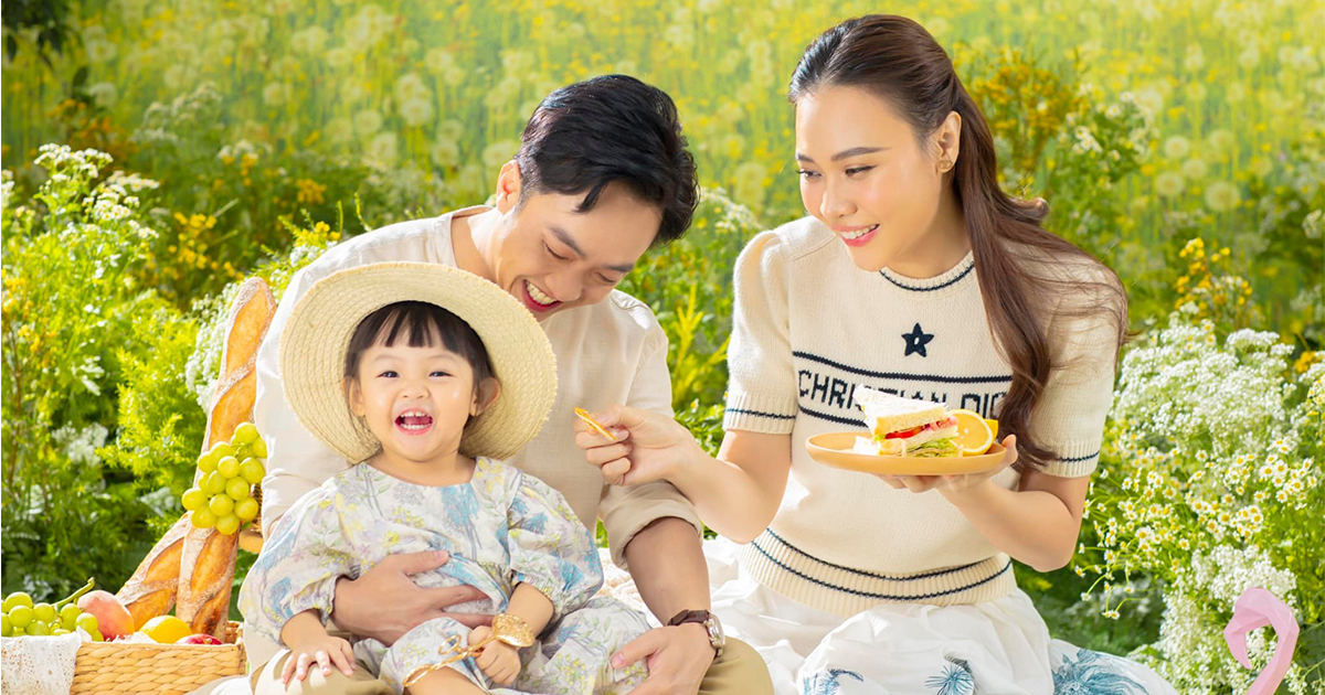 Đàm Thu Trang tung bộ ảnh như phim Hàn mừng sinh nhật con gái Suchin 2 tuổi