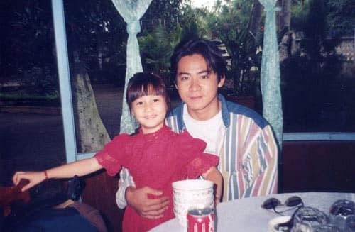 Số hưởng như Diễm My 9X: Bé tí đã được chụp ảnh với toàn nghệ sĩ đình đám - Ảnh 7