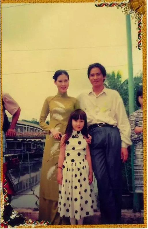 Số hưởng như Diễm My 9X: Bé tí đã được chụp ảnh với toàn nghệ sĩ đình đám - Ảnh 8