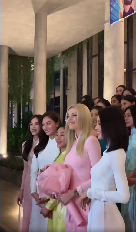 Đứng cạnh ''Hoa hậu đẹp nhất thế giới 2021'', nhan sắc Đỗ Thị Hà ra sao? - Ảnh 4