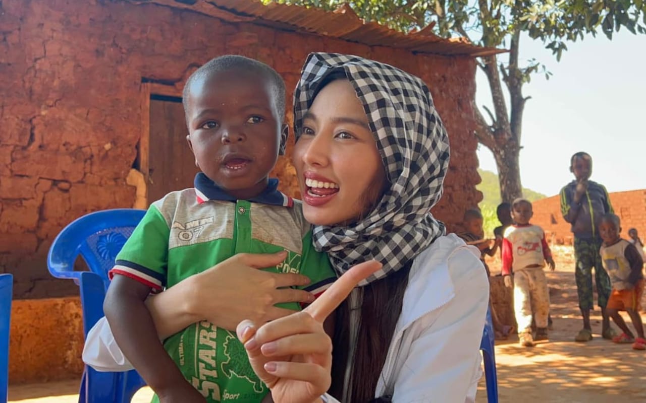 Quang Linh Vlogs tổ chức sinh nhật cho Thùy Tiên tại Angola, Lôi Con còn đặc biệt cắt bánh, thổi nến - Ảnh 1