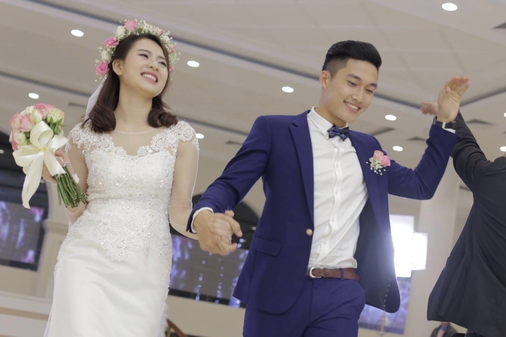 Đình Tú khoe loạt ảnh cưới với các mỹ nhân màn ảnh, không ngại nhắc đến tình cũ Hương Giang - Ảnh 8