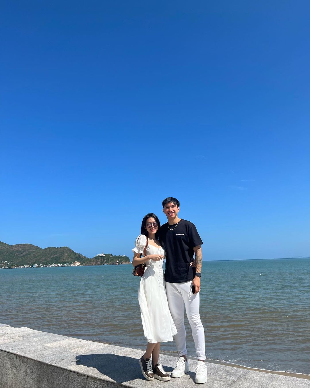 Đoàn Văn Hậu tự lập page để công khai loạt ảnh tình tứ bên Doãn Hải My - Ảnh 1