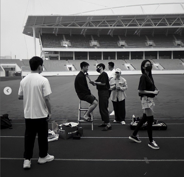 Đoàn Văn Hậu tự lập page để công khai loạt ảnh tình tứ bên Doãn Hải My - Ảnh 3