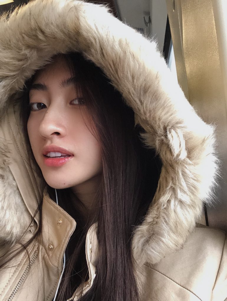 Lương Thùy Linh lộ da mặt mụn, nếp nhăn dưới ống kính cam thường - Ảnh 2