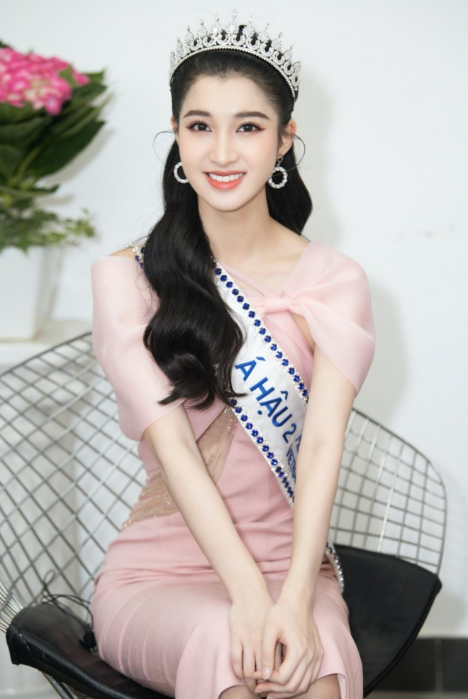 Á hậu 2 Phương Nhi khoe mặt mộc đẹp không tì vết, được mệnh danh là 