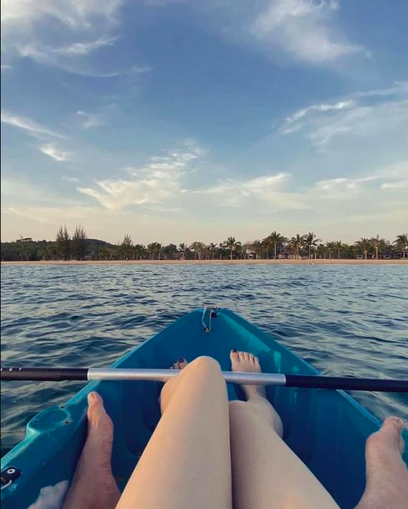 Linh Rin hiếm hoi hở bạo trong chuyến du lịch lãng mạn cùng Phillip Nguyễn - Ảnh 3