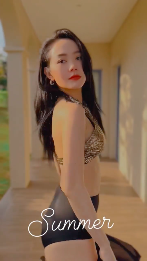 Minh Hằng diện áo tắm cắt xẻ táo bạo khiến fan phải giục 