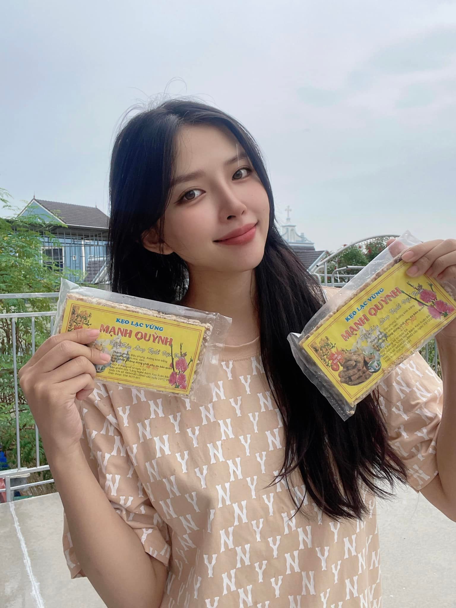 Bố mẹ Phan Mạnh Quỳnh bán được 1000 gói kẹo lạc, nhà vui như Tết sau khi con trai lên VTV - Ảnh 4