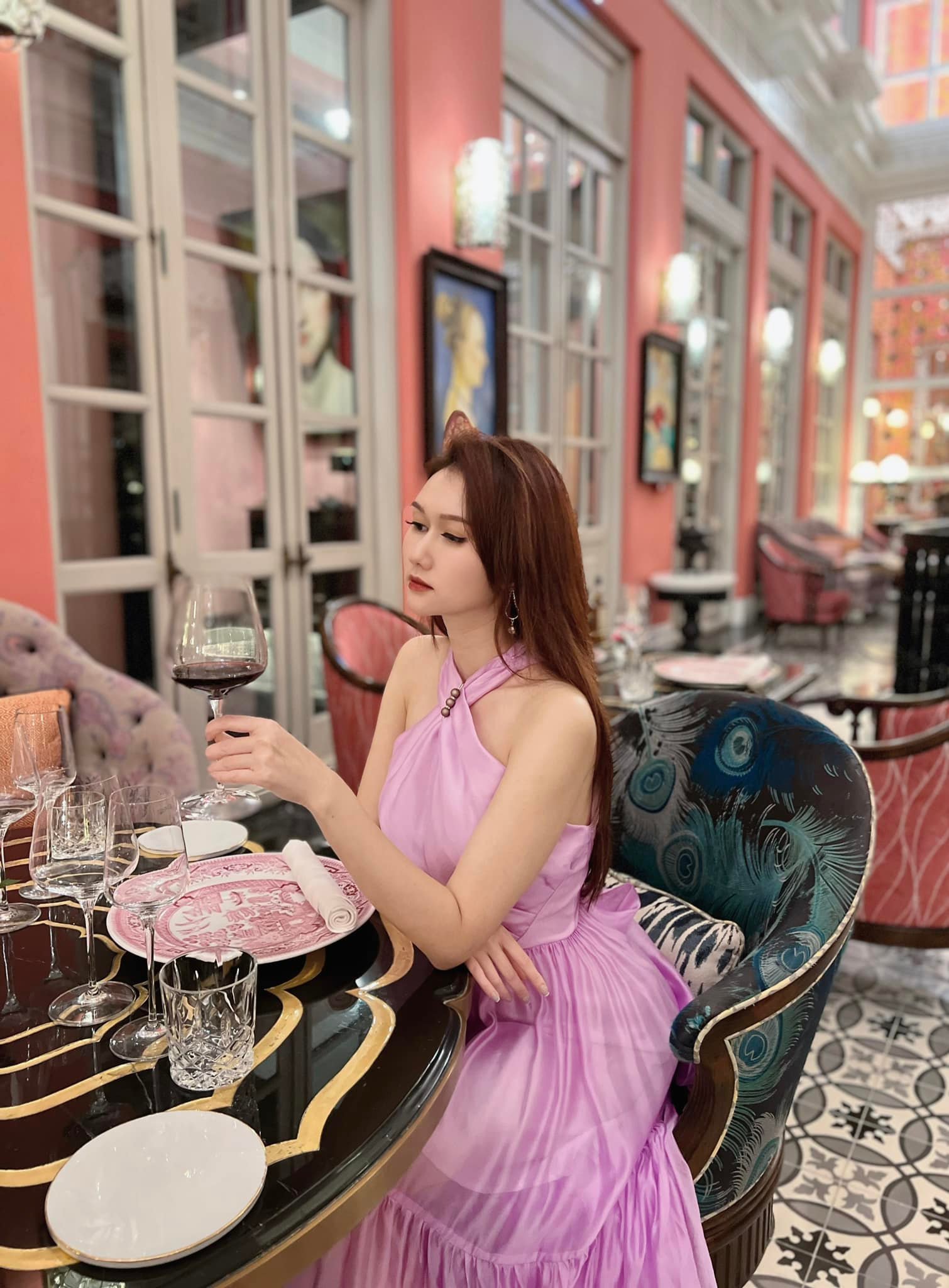 Hậu chia tay Đình Tú, Hương Giang thông báo: 