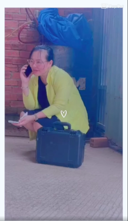 Vợ đại gia của Quý Bình nịnh chồng sau khi lái xe đâm vào cửa công trình - Ảnh 3